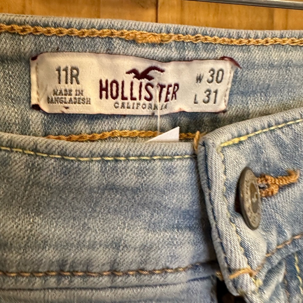 Hollister Light Blue Skinny Jeans with Button Detail - Picture 2 of 5